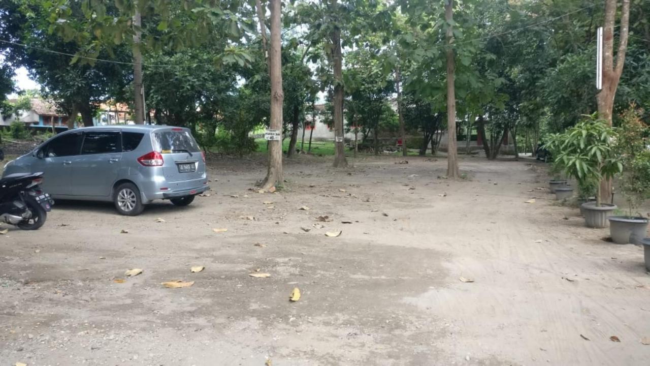 Gerbang Banyu Langit Cottage Bantul Exteriör bild