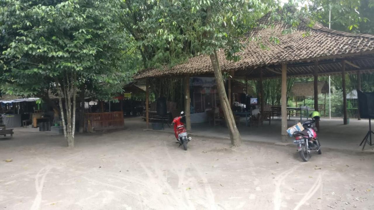 Gerbang Banyu Langit Cottage Bantul Exteriör bild